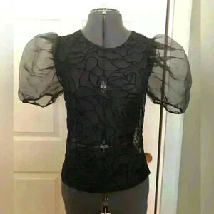 Free Misses black lace organza puffy short sleeves Medium